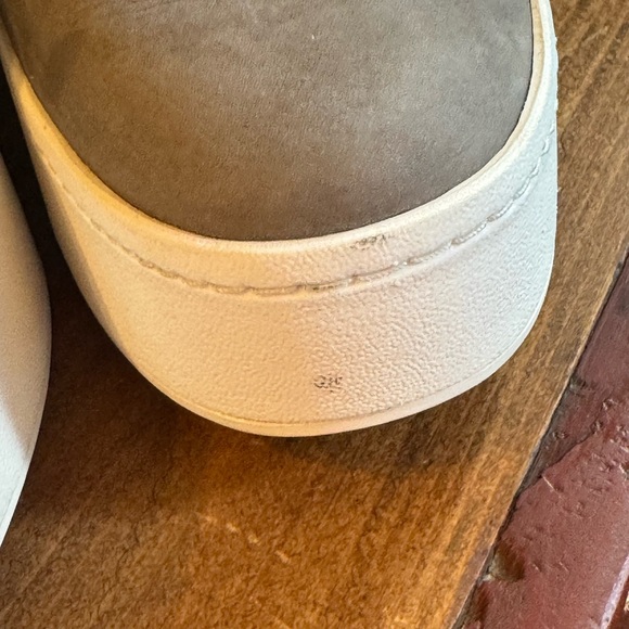 Vince Woman’s Warner Zip front Platform Sneaker.Size 8.5 =38 See photos - Picture 5 of 16